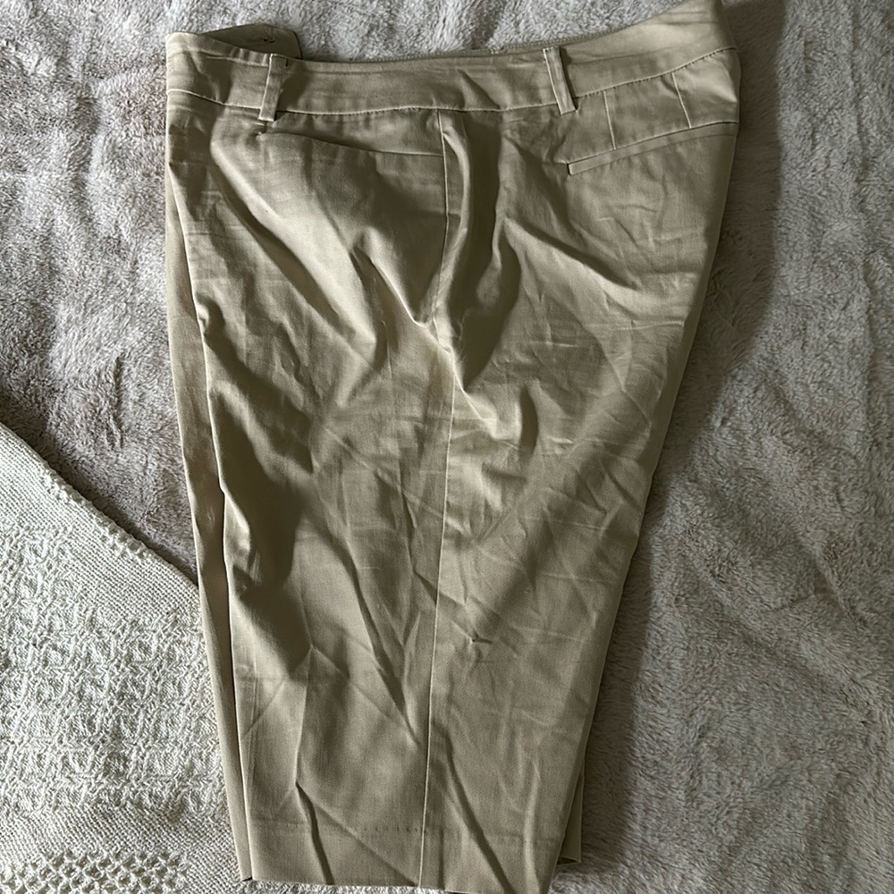 Women’s Khaki Dress Bermuda Shorts Size 10